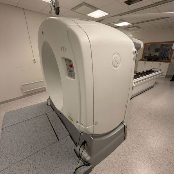 GE Discovery NM/CT 670 - 2012