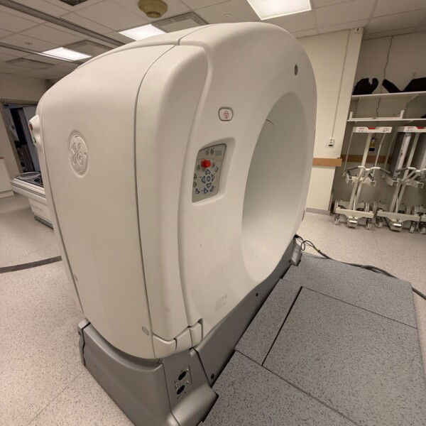 GE Discovery NM/CT 670 - 2012