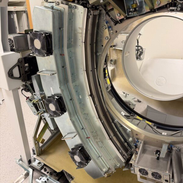 GE Discovery NM/CT 670 - 2012