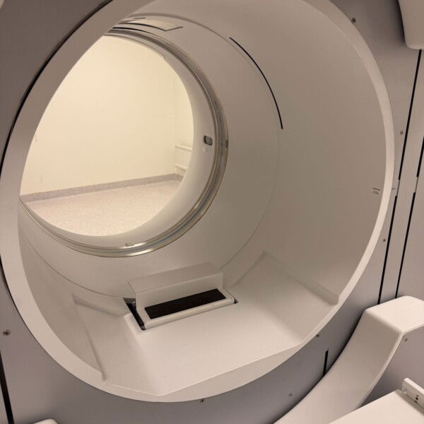 GE Discovery NM/CT 670 - 2012